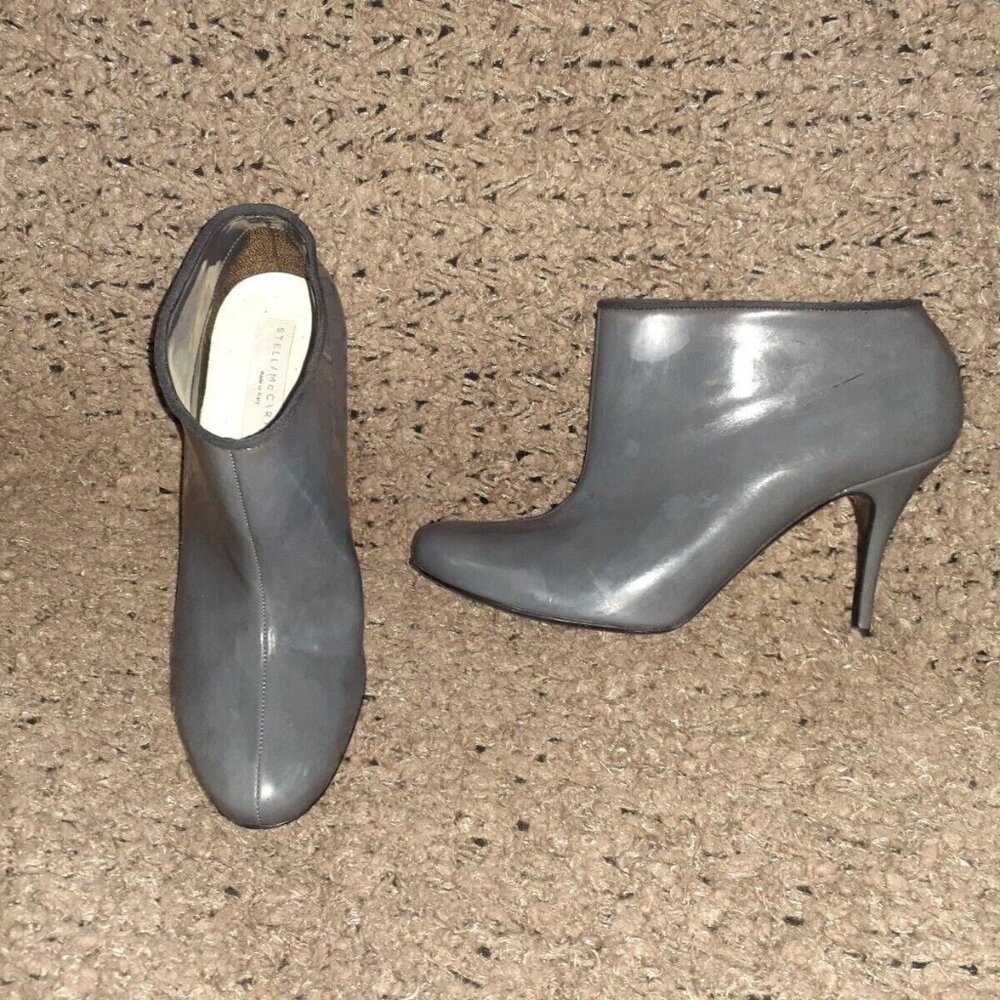 STELLA MCCARTNEY-DARK GRAY VEGAN PATENT LEATHER BOOTIES-SZ 38 VERY GOOD
